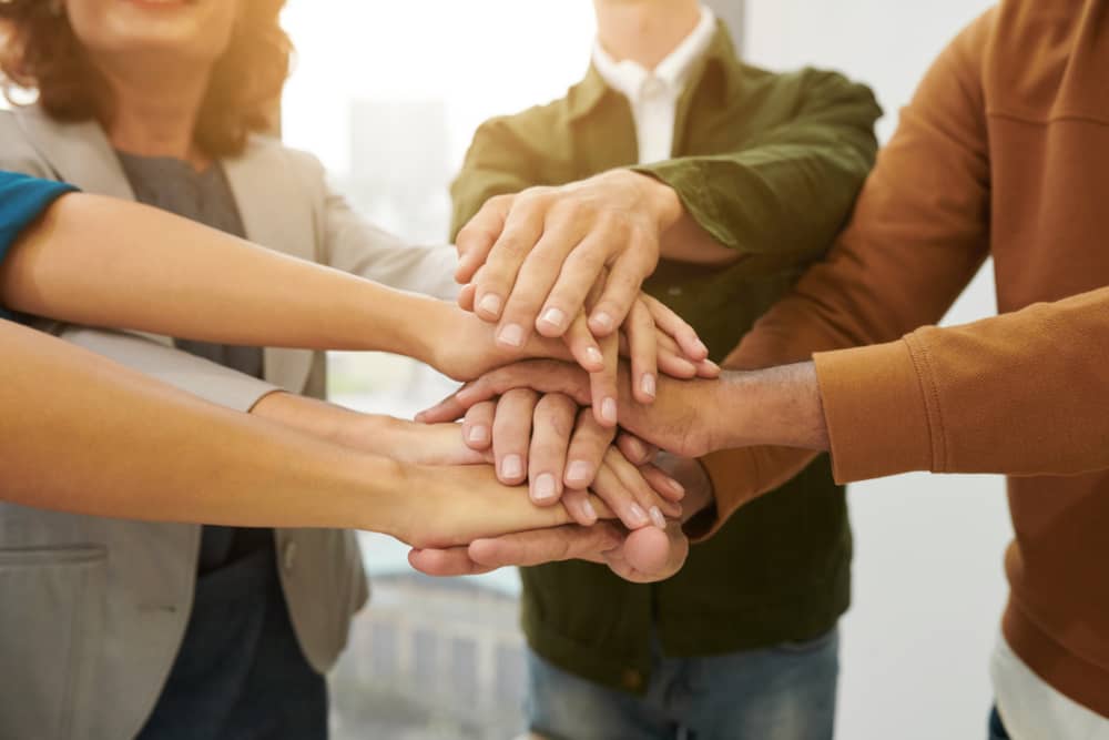 COMUNICACIÓN - COHESIÓN GRUPAL - RESOLUCIÓN DE CONFLICTOS - LIDERAZGO